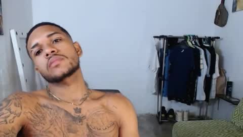 Snapshot of aron_7 chatting on 02-01-25, 05:18 aron_7 online show from 02-01-25, 05:18