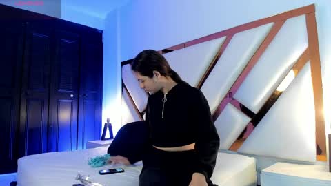 Aron cruz  online show from 05-30-26, 01:19