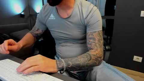 AronGrant online show from 01-05-26, 05:27