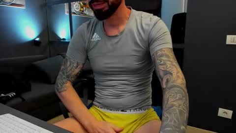 Snapshot of arongrant chatting on 02-06-26, 09:45 AronGrant online show from 02-06-26, 09:45