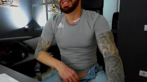 Snapshot of arongrant chatting on 02-11-26, 10:42 AronGrant online show from 02-11-26, 10:42