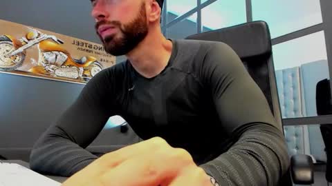 Snapshot of arongrant chatting on 02-18-26, 10:22 AronGrant online show from 02-18-26, 10:22