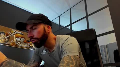 Snapshot of arongrant chatting on 02-25-26, 10:03 AronGrant online show from 02-25-26, 10:03