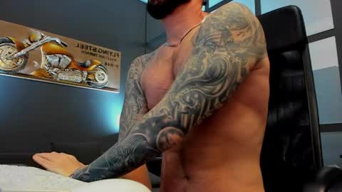 Snapshot of arongrant chatting on 04-27-26, 10:13 AronGrant online show from 04-27-26, 10:13