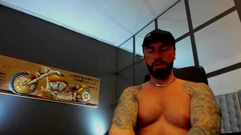 Snapshot of arongrant chatting on 05-25-26, 09:48 AronGrant online show from 05-25-26, 09:48
