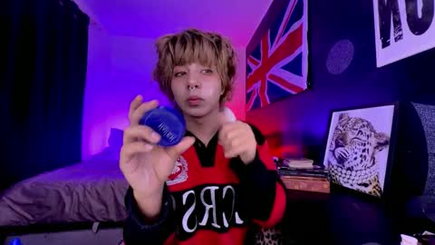 Snapshot of aronn_44 chatting on 06-11-26, 01:20 Aaron online show from 06-11-26, 01:20