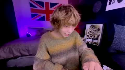 Snapshot of aronn_44 chatting on 06-25-26, 05:12 Aaron online show from 06-25-26, 05:12