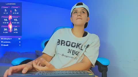 Snapshot of arontroy_wi chatting on 01-13-25, 06:27 noah and ivy online show from 01-13-25, 06:27