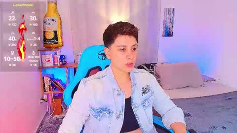 Snapshot of arontroy_wi chatting on 09-24-25, 03:10 noah and ivy online show from 09-24-25, 03:10