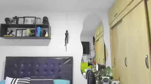 ARON  Independent model  online show from 09-17-25, 01:29