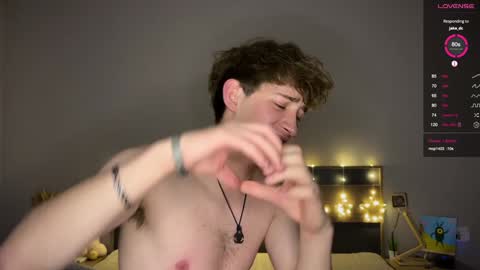 Snapshot of aronyou_win chatting on 01-06-25, 06:41 Aron and Phil solo online show from 01-06-25, 06:41