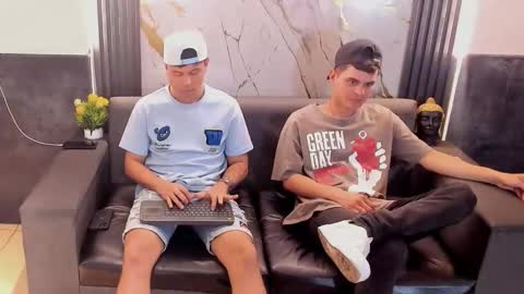 Aroon   online show from 03-31-26, 04:02