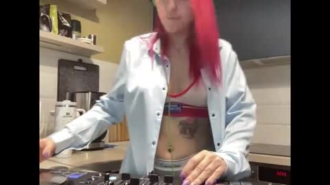 arri_ella online show from 11-30-25, 01:09