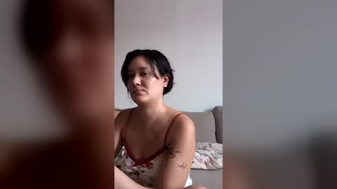 Snapshot of arrosemoi chatting on 07-13-26, 01:58 arrosemoi online show from 07-13-26, 01:58
