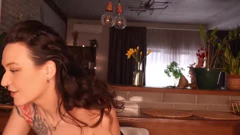 Snapshot of artegirlx chatting on 03-08-25, 01:57 Maya online show from 03-08-25, 01:57