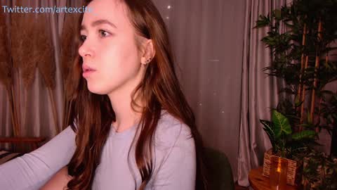 Snapshot of artexcite_ chatting on 01-27-25, 11:43 Lina online show from 01-27-25, 11:43