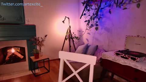 Snapshot of artexcite_ chatting on 02-25-25, 10:04 Lina online show from 02-25-25, 10:04