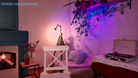 Snapshot of artexcite_ chatting on 02-27-25, 07:23 Lina online show from 02-27-25, 07:23