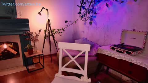 Snapshot of artexcite_ chatting on 02-28-25, 08:09 Lina online show from 02-28-25, 08:09