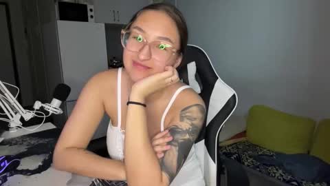 Mia  online show from 02-20-26, 03:23