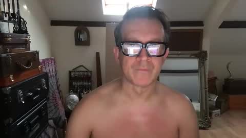 artisterotic online show from 11-20-25, 09:42