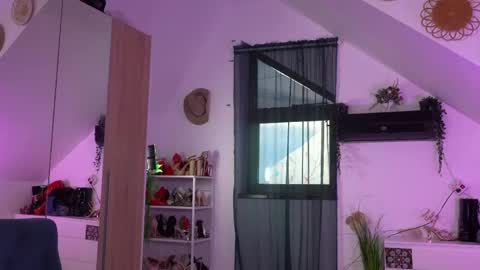 Amalia online show from 04-14-26, 03:56