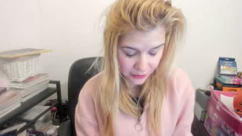 Snapshot of artsyandcraftsy_ chatting on 03-06-26, 11:23 MIA online show from 03-06-26, 11:23