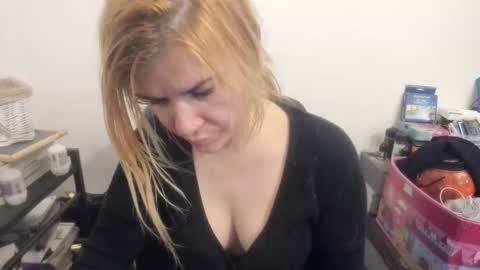 Snapshot of artsyandcraftsy_ chatting on 03-18-26, 08:39 MIA online show from 03-18-26, 08:39