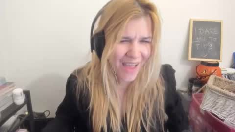 Snapshot of artsyandcraftsy_ chatting on 03-18-26, 08:45 MIA online show from 03-18-26, 08:45