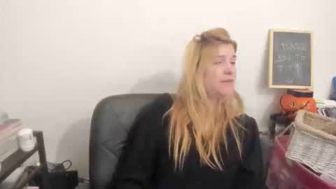 Snapshot of artsyandcraftsy_ chatting on 03-19-26, 08:51 MIA online show from 03-19-26, 08:51