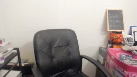 Snapshot of artsyandcraftsy_ chatting on 03-23-26, 11:42 MIA online show from 03-23-26, 11:42