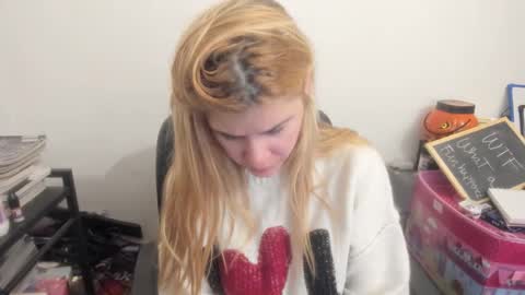 Snapshot of artsyandcraftsy_ chatting on 03-26-26, 11:21 MIA online show from 03-26-26, 11:21