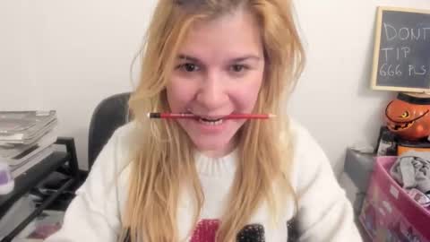 Snapshot of artsyandcraftsy_ chatting on 03-28-26, 12:43 MIA online show from 03-28-26, 12:43