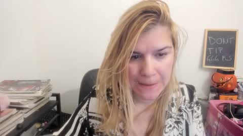 Snapshot of artsyandcraftsy_ chatting on 03-30-26, 10:16 MIA online show from 03-30-26, 10:16