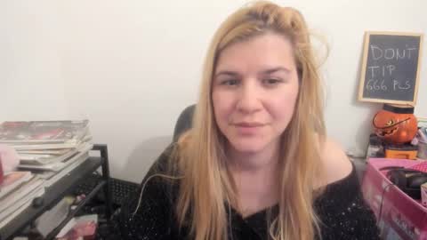 Snapshot of artsyandcraftsy_ chatting on 03-30-26, 10:22 MIA online show from 03-30-26, 10:22