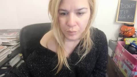 Snapshot of artsyandcraftsy_ chatting on 04-01-26, 07:20 MIA online show from 04-01-26, 07:20