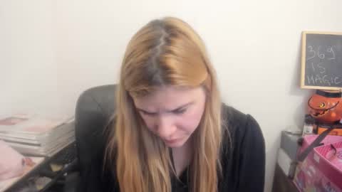 Snapshot of artsyandcraftsy_ chatting on 04-03-26, 08:40 MIA online show from 04-03-26, 08:40