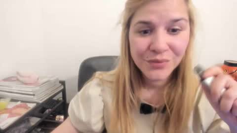 Snapshot of artsyandcraftsy_ chatting on 04-07-26, 04:40 MIA online show from 04-07-26, 04:40