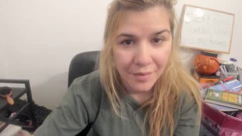 Snapshot of artsyandcraftsy_ chatting on 04-14-26, 08:31 MIA online show from 04-14-26, 08:31