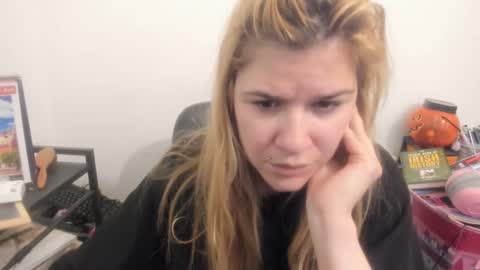 Snapshot of artsyandcraftsy_ chatting on 04-16-26, 10:27 MIA online show from 04-16-26, 10:27