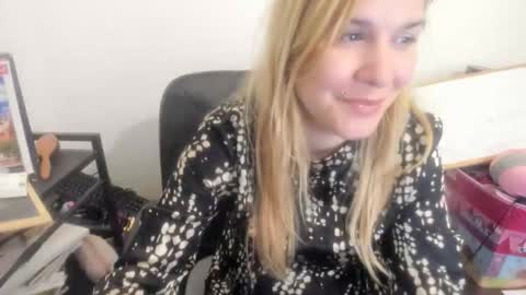 Snapshot of artsyandcraftsy_ chatting on 04-16-26, 09:39 MIA online show from 04-16-26, 09:39