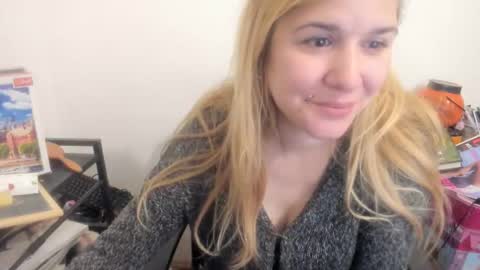 Snapshot of artsyandcraftsy_ chatting on 04-17-26, 10:18 MIA online show from 04-17-26, 10:18