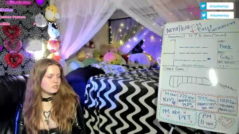 ArtsyHeartsyy online show from 02-01-25, 02:26