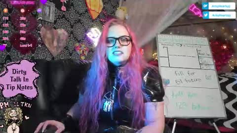 ArtsyHeartsyy online show from 10-14-25, 01:17