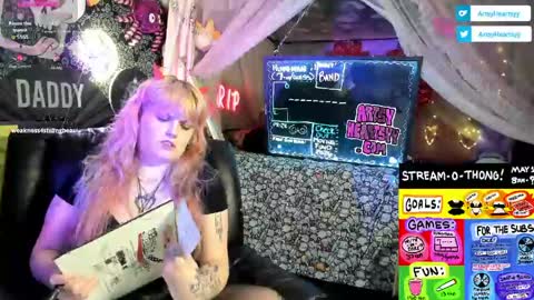ArtsyHeartsyy online show from 05-02-26, 02:16