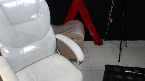 Snapshot of aryahmoon chatting on 02-18-26, 09:33 aryahmoon online show from 02-18-26, 09:33