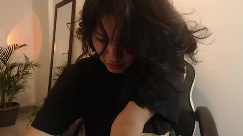 Snapshot of asaray_t chatting on 05-30-26, 01:03 Saray online show from 05-30-26, 01:03