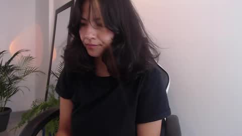 Snapshot of asaray_t chatting on 05-31-26, 04:25 Saray online show from 05-31-26, 04:25