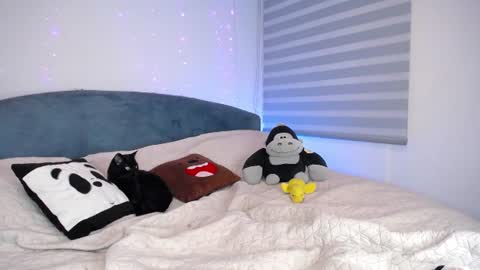 Snapshot of aschly_moon chatting on 06-25-26, 05:12 Aschly online show from 06-25-26, 05:12