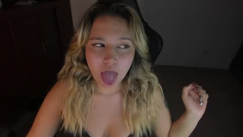 Snapshot of ash_smith1 chatting on 01-16-25, 01:48 ash_smith1 online show from 01-16-25, 01:48